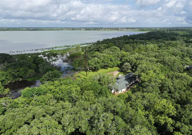 Homes for sale in Eagle Lake, TX | 1013 Quail Ln, Eagle Lake, TX 77434 | MLS# 97801979
