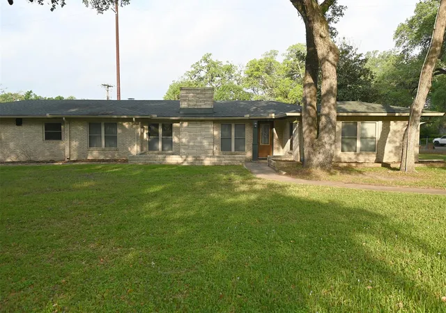 4th image of 1013 Quail Ln, Eagle Lake, TX 77434 | MLS# 97801979