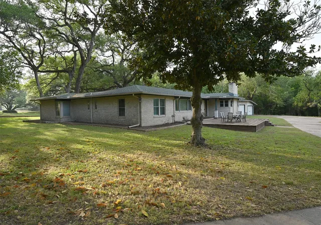 5th image of 1013 Quail Ln, Eagle Lake, TX 77434 | MLS# 97801979