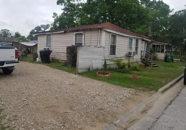 Photo 3 of Single family home for sale at 1407 Amundsen St, Houston, TX 77009 | MLS# 48648620 | Listing updated on 2026-06-30