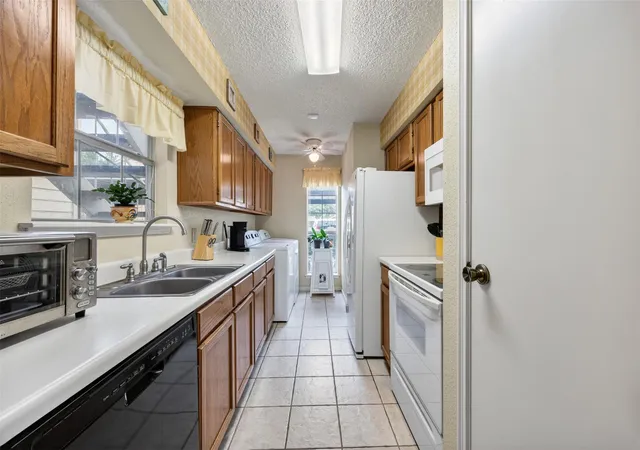 4th image of 1515 Sandy Springs Rd #3005, Houston, TX 77042 | MLS# 32135250