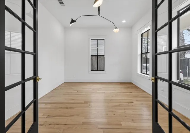 3rd image of 1308 Bingham St, Houston, TX 77007 | MLS# 34772776