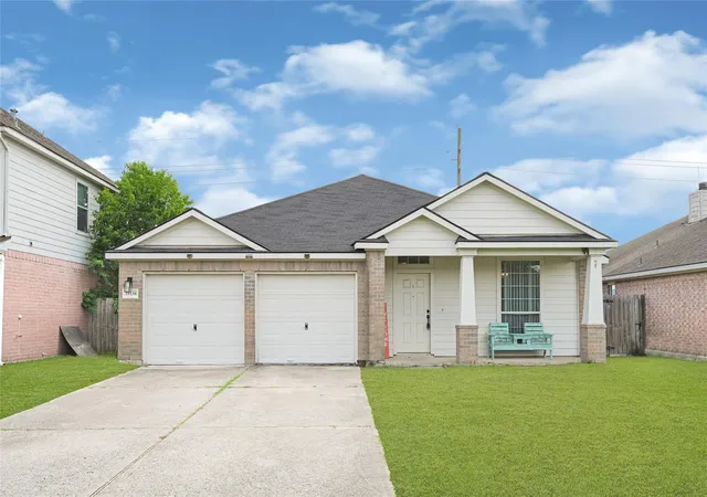 2nd image of 15130 Diamond Wy, Baytown, TX 77523 | MLS# 5677877