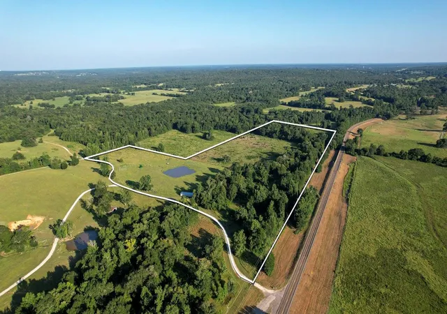 Photo 3 of Sale Pending at 3188 S State Hwy 75, Buffalo, TX 75831 | MLS# 76054456 | Listing updated on 2026-09-11