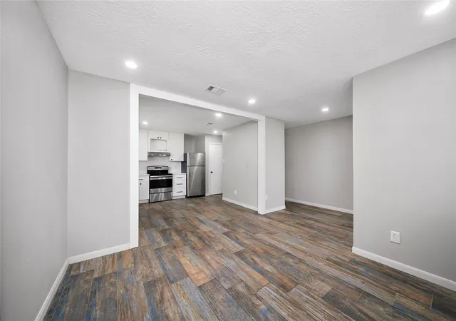 Photo 4 of Single family home for sale at 2907 Heritage House Dr, Webster, TX 77598 | MLS# 55579804 | Listing updated on 2026-09-24