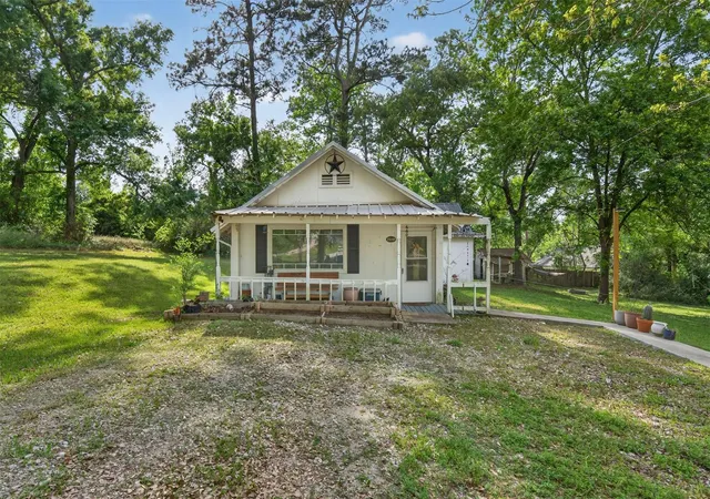 1st image of 15185 Travis Ln, Willis, TX 77378 | MLS# 86617848
