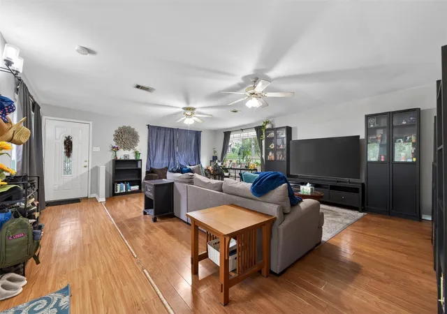 Photo 2 of Single family home for sale at 15185 Travis Ln, Willis, TX 77378 | MLS# 86617848 | Listing updated on 2026-09-15