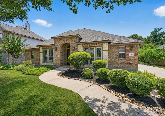 Photo 2 of Sale Pending at 514 Oak Ridge Grove Cir, Spring, TX 77386 | MLS# 98020792 | Listing updated on 2026-09-09