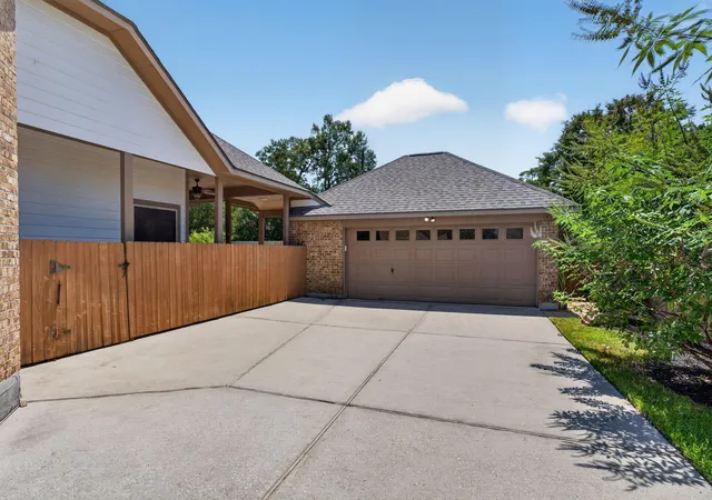 Photo 3 of Sale Pending at 514 Oak Ridge Grove Cir, Spring, TX 77386 | MLS# 98020792 | Listing updated on 2026-09-09