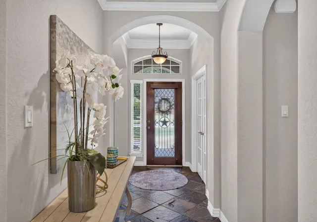 Photo 4 of Sale Pending at 514 Oak Ridge Grove Cir, Spring, TX 77386 | MLS# 98020792 | Listing updated on 2026-09-09