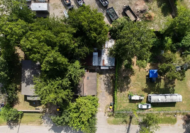Photo 2 of Sale Pending at 412 S San Jacinto St, Conroe, TX 77301 | MLS# 71166890 | Listing updated on 2026-09-08