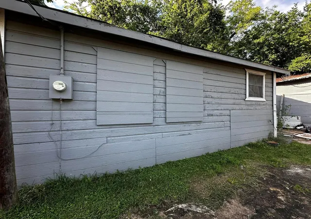 Photo 4 of Sale Pending at 412 S San Jacinto St, Conroe, TX 77301 | MLS# 71166890 | Listing updated on 2026-09-21