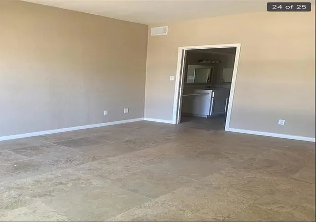 Listing Photo 5 - Condo for sale in building located at 12380 Sandpiper Dr, Houston, TX 77035 - Unit #403