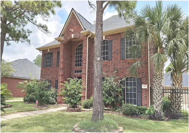 Photo 2 of Single family home for sale at 1415 Pine Forest Dr, Pearland, TX 77581 | MLS# 80763780 | Listing updated on 2026-09-17