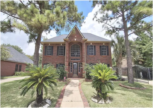 Photo 4 of Single family home for sale at 1415 Pine Forest Dr, Pearland, TX 77581 | MLS# 80763780 | Listing updated on 2026-09-17