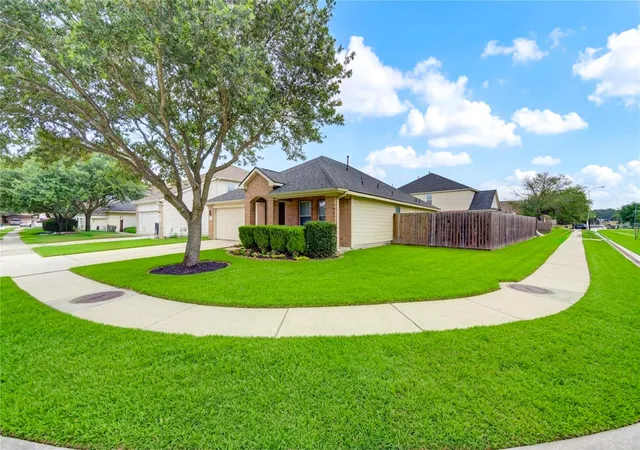 Homes for sale in Humble, TX | 2131 Pickwick Pines Dr, Humble, TX 77396 | MLS# 42638657