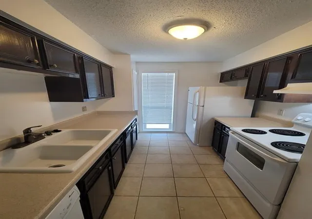 Listing Photo 4 - Condo for sale in building located at 215 Post Office St, Galveston, TX 77550 - Unit #104