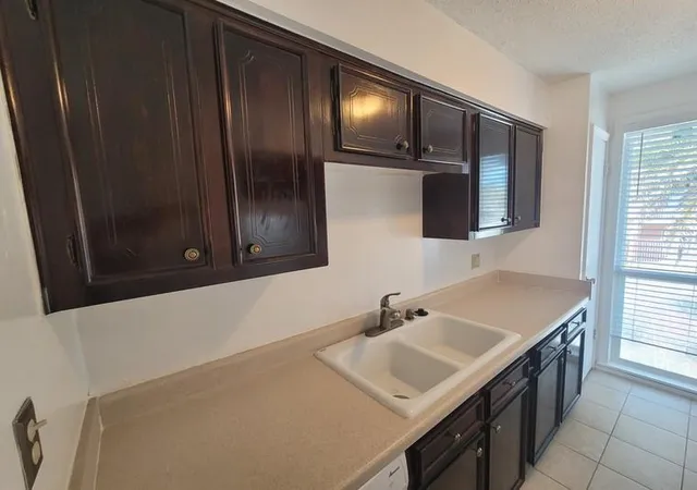 Listing Photo 5 - Condo for sale in building located at 215 Post Office St, Galveston, TX 77550 - Unit #104