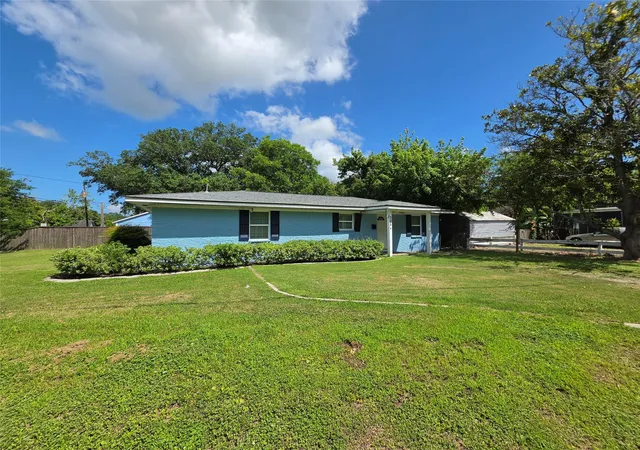 Homes for sale in Bacliff, TX | 305 Miles Rd, Bacliff, TX 77518 | MLS# 93475400