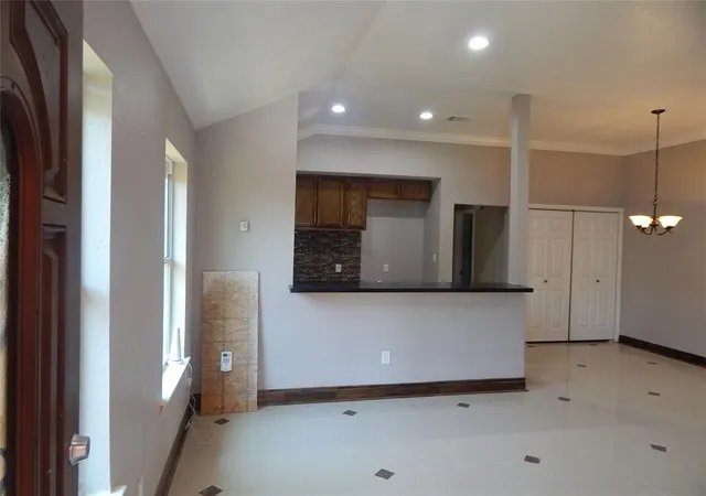 Listing Photo 4 - Condo for sale in building located at 3835 Amos St, Houston, TX 77021