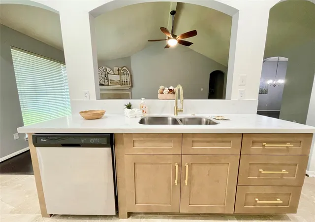 Photo 3 of Sale Pending at 20503 Spring Aspen Ln, Spring, TX 77388 | MLS# 10381520 | Listing updated on 2026-09-17
