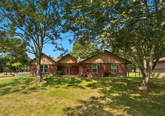 2nd image of 101 Merino Dr, Huntsville, TX 77340 | MLS# 3182922