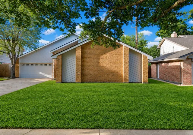 1st image of 3035 Pecan Point Dr, Sugar Land, TX 77478 | MLS# 35205005