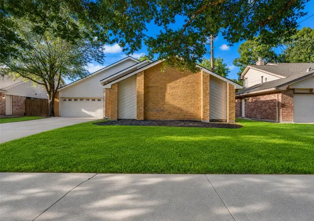 3rd image of 3035 Pecan Point Dr, Sugar Land, TX 77478 | MLS# 35205005