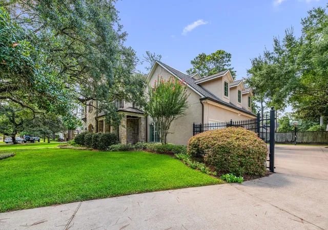 Photo 2 of Sale Pending at 11935 Broken Bough Dr, Houston, TX 77024 | MLS# 73012039 | Listing updated on 2026-09-03