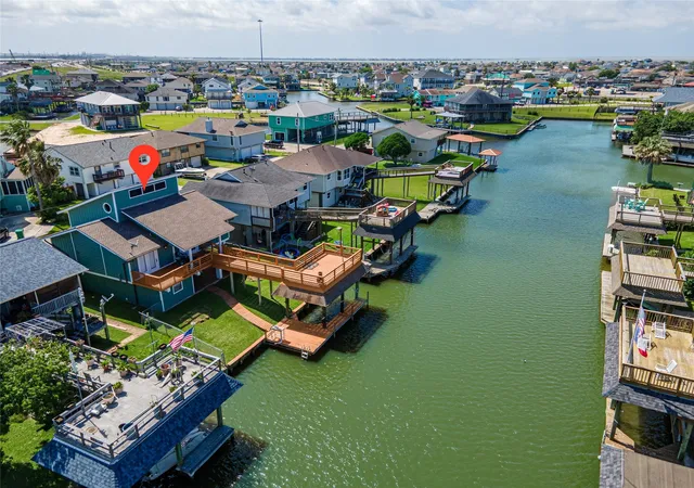 Photo 3 of Sale Pending at 3 N Pelican St, La Marque, TX 77568 | MLS# 78382121 | Listing updated on 2026-09-14