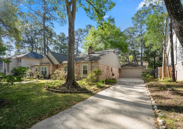 Photo 3 of Single family home for sale at 11611 Primwood Dr, Houston, TX 77070 | MLS# 73018964 | Listing updated on 2026-09-17