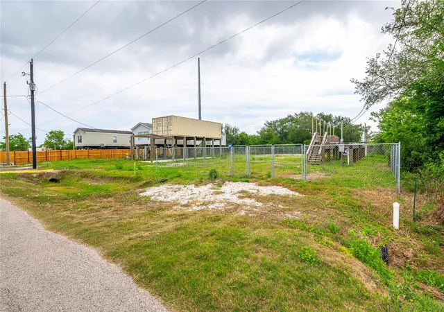 2nd image of 441 16th St, Dickinson, TX 77539 | MLS# 10015596