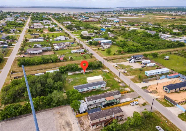 5th image of 441 16Th St, Dickinson, TX 77539 | MLS# 10015596