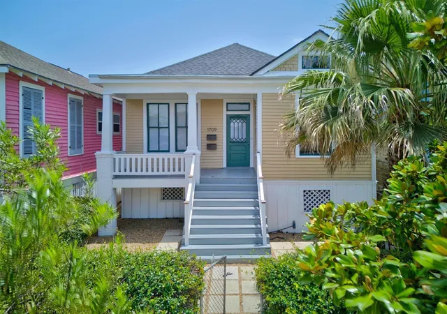 Photo 1 of Single family home for sale at 1709 Ave N 1/2, Galveston, TX 77550 | MLS# 17824238 | Listing updated on 2026-09-08