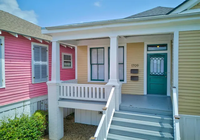 Photo 2 of Single family home for sale at 1709 Ave N 1/2, Galveston, TX 77550 | MLS# 17824238 | Listing updated on 2026-09-08
