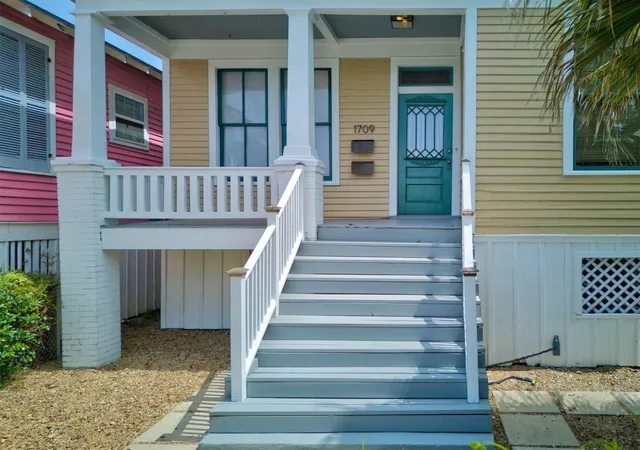 Photo 3 of Single family home for sale at 1709 Ave N 1/2, Galveston, TX 77550 | MLS# 17824238 | Listing updated on 2026-09-08