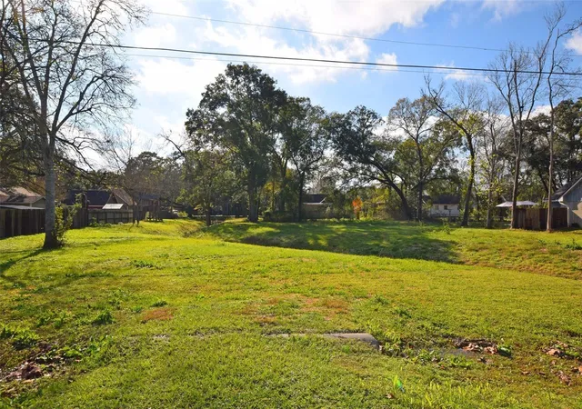 2nd image of 499 N Illinois Ave, League City, TX 77573 | MLS# 98867386