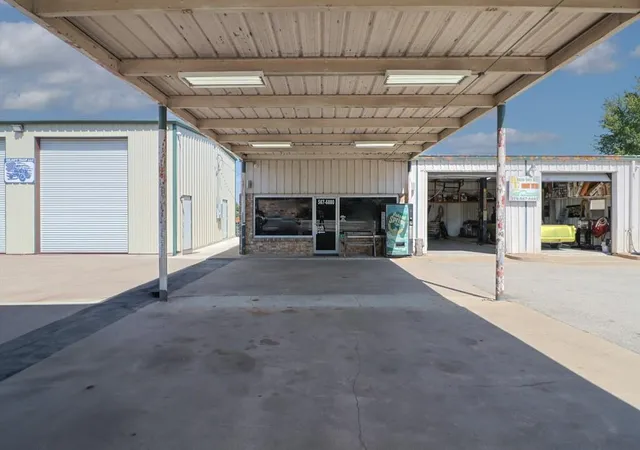 3rd image of 415 State Hwy 36 S, Caldwell, TX 77836 | MLS# 53272399
