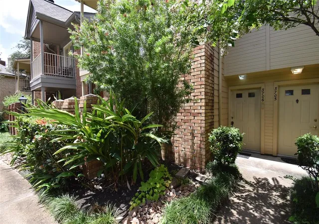 Condominium at 11201 Lynbrook Dr #3706, Houston, TX 77042 | MLS# 5614096 | | Sold on 2019-09-12
