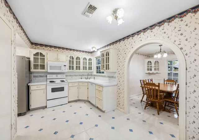 Photo 3 of Single family home for sale at 1003 Eagle Lake Rd, Sealy, TX 77474 | MLS# 92700731 | Listing updated on 2026-08-12