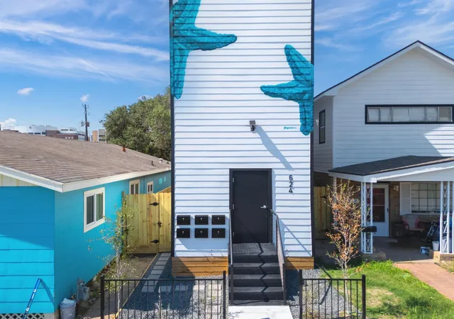 Photo 1 of Multi family home for sale at 624 Ave H, Galveston, TX 77550 | MLS# 71053089 | Listing updated on 2026-06-12