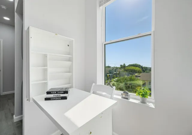 Listing Photo 4 - Condo for sale in building located at 624th Ave H, Galveston, TX 77550