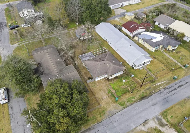 2nd image of 1308 14th St, Orange, TX 77630 | MLS# 21652206