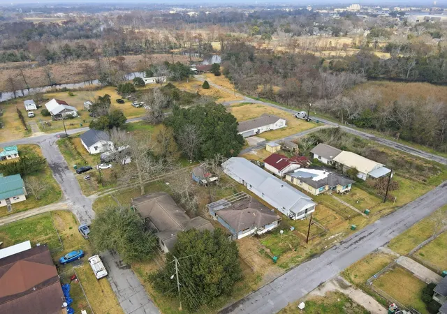 4th image of 1308 14th St, Orange, TX 77630 | MLS# 21652206