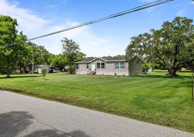 Photo 3 of Single family home for sale at 468 County Rd 545, Alvin, TX 77511 | MLS# 9728736 | Listing updated on 2026-08-31
