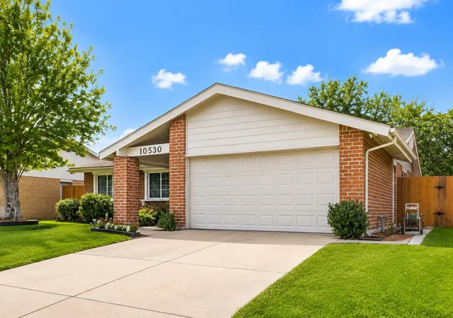 2nd image of 10530 Towne Square Rd, Sugar Land, TX 77498 | MLS# 66175003