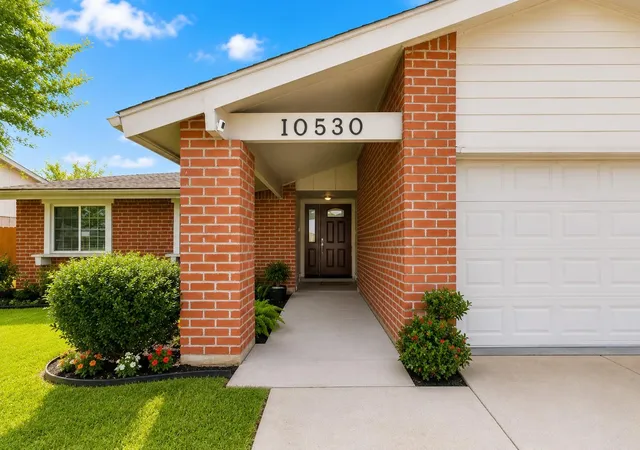 4th image of 10530 Towne Square Rd, Sugar Land, TX 77498 | MLS# 66175003