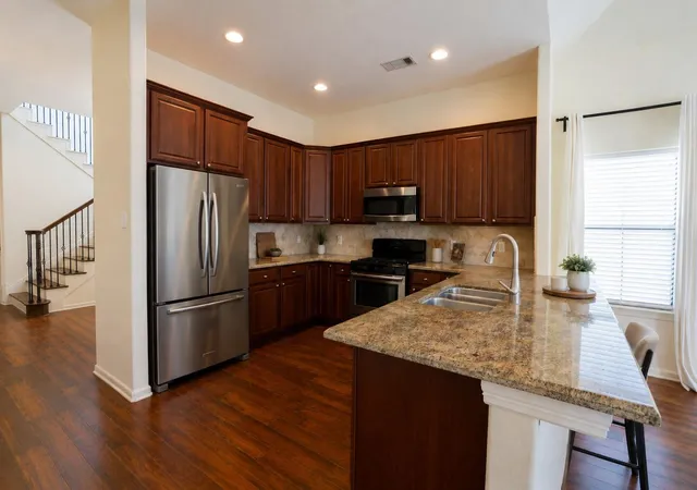 3rd image of 6047 Yale St, Houston, TX 77076 | MLS# 37115300