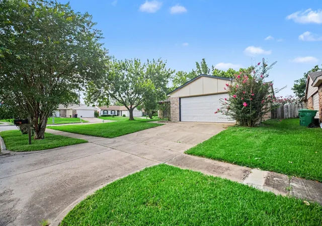 Photo 3 of Single family home for sale at 6713 Tara Dr, Richmond, TX 77469 | MLS# 55150114 | Listing updated on 2026-09-21