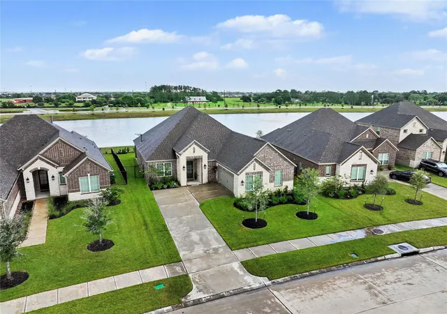 Photo 1 of Single family home for sale at 2131 Tioga View Dr, Rosharon, TX 77583 | MLS# 86003057 | Listing updated on 2026-09-05